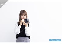 【写真素材】一眼レフカメラで撮影する女性13 - Lサイズ：4000 × 2668px (300dpi) [33.87cm × 22.59cm]