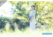 【写真素材】大学に通う学生10 - Lサイズ：4000 × 2667px (300dpi) [33.87cm × 22.58cm] - ロイヤリティフリー素材