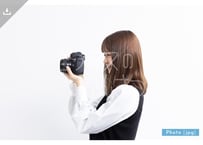 【写真素材】一眼レフカメラで撮影する女性16 - Lサイズ：4000 × 2668px (300dpi) [33.87cm × 22.59cm]