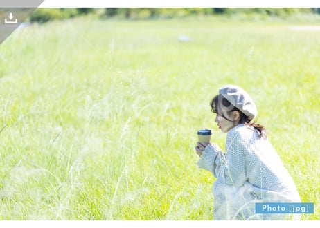【写真素材】コーヒーを飲む女性5 - Lサイズ：4000 × 2667px (300dpi) [33.87cm × 22.58cm] - ロイヤリティフリー素材