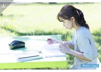 【写真素材】勉強する大学生2 - Lサイズ：4000 × 2667px (300dpi) [33.87cm × 22.58cm] - ロイヤリティフリー素材