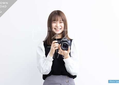 【写真素材】一眼レフカメラで撮影する女性12 - Lサイズ：4000 × 2668px (300dpi) [33.87cm × 22.59cm]