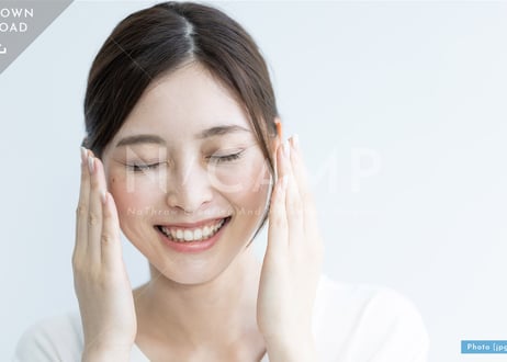 【写真素材】幸せそうな女性3 - Lサイズ：5000 × 3335px (300dpi) [42.33cm × 28.24cm] - ロイヤリティフリー素材