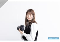 【写真素材】一眼レフカメラで撮影する女性19 - Lサイズ：4000 × 2668px (300dpi) [33.87cm × 22.59cm]
