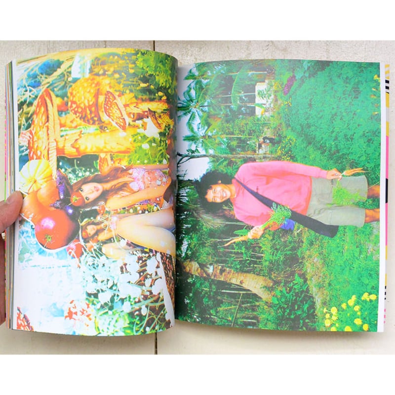 used book】ネオンアディクト 蛍光色の本 / アジール /帯付 (bo-004) |
