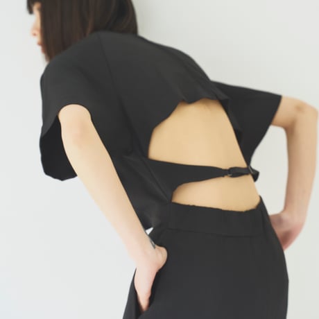 Back open design one-piece