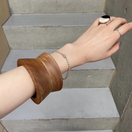 dent wood bangle / brown