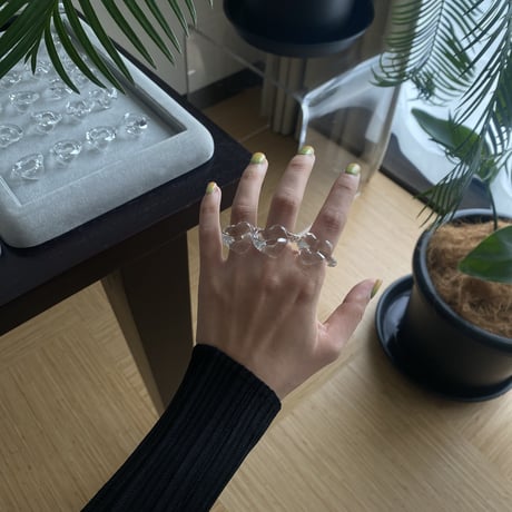 ho.clear glass heart ring