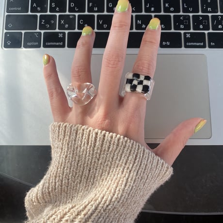 ho.clear glass heart ring