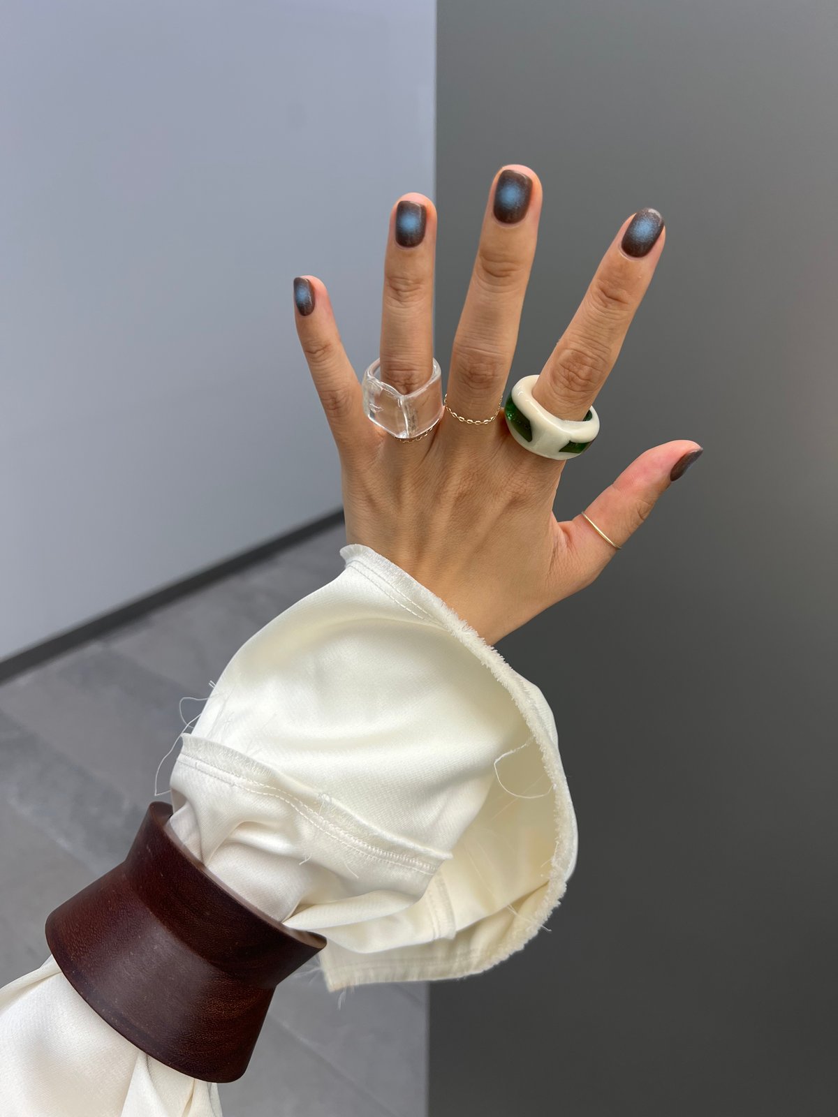 yurika akutsu　window glass ring fit=scale-down,w=1200