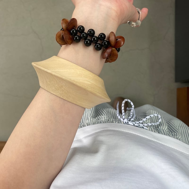 Moment to moment bracelet | yurikaakutsu