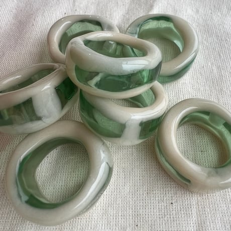 window glass ring green