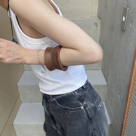 dent wood bangle / brown