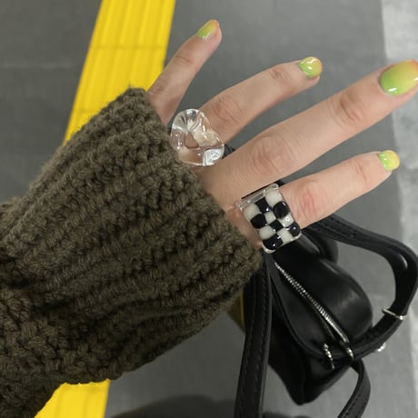 ho.clear glass heart ring