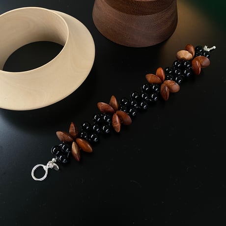 Moment to moment bracelet