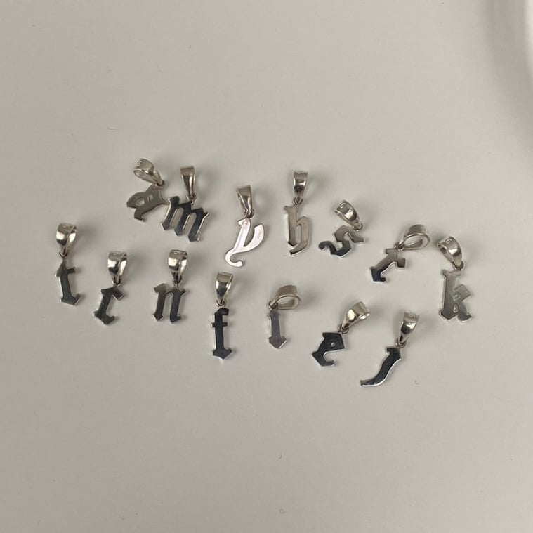 yurika akutsu　tos initials necklace　a セット販売】tos initials necklace | LIW Co.,Ltd.