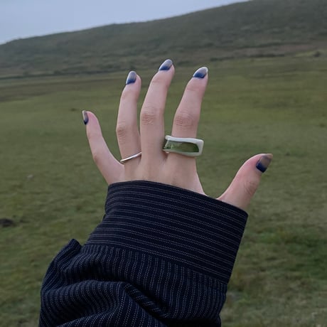 window glass ring green