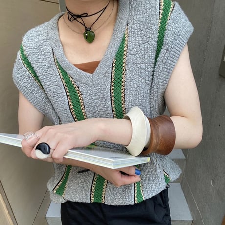 bump wood bangle / natural white