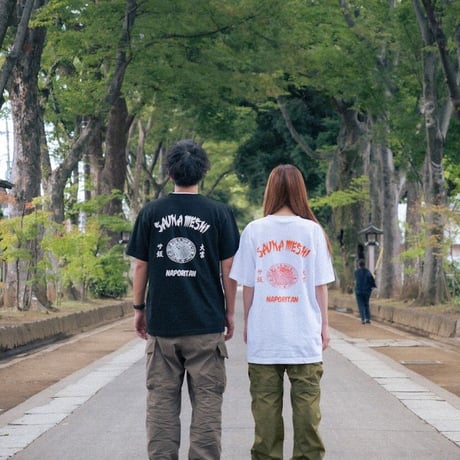 【SKREWZONE】×SAUNA BOY（サウナボーイ）大宮サ飯Tシャツ（ナポリタン）