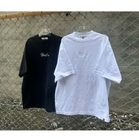 【SKREWZONE】SCRIPT LOGO TEE