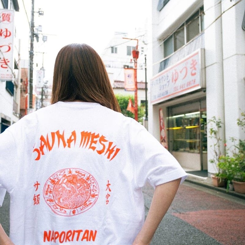 SKREWZONE】×SAUNA BOY（サウナボーイ）大宮サ飯Tシャツ（ナポリタン