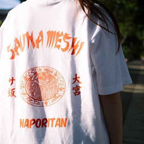【SKREWZONE】×SAUNA BOY（サウナボーイ）大宮サ飯Tシャツ（ナポリタン）
