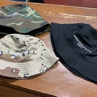 【SKREWZONE】DEPT LOGO BUCKET HAT