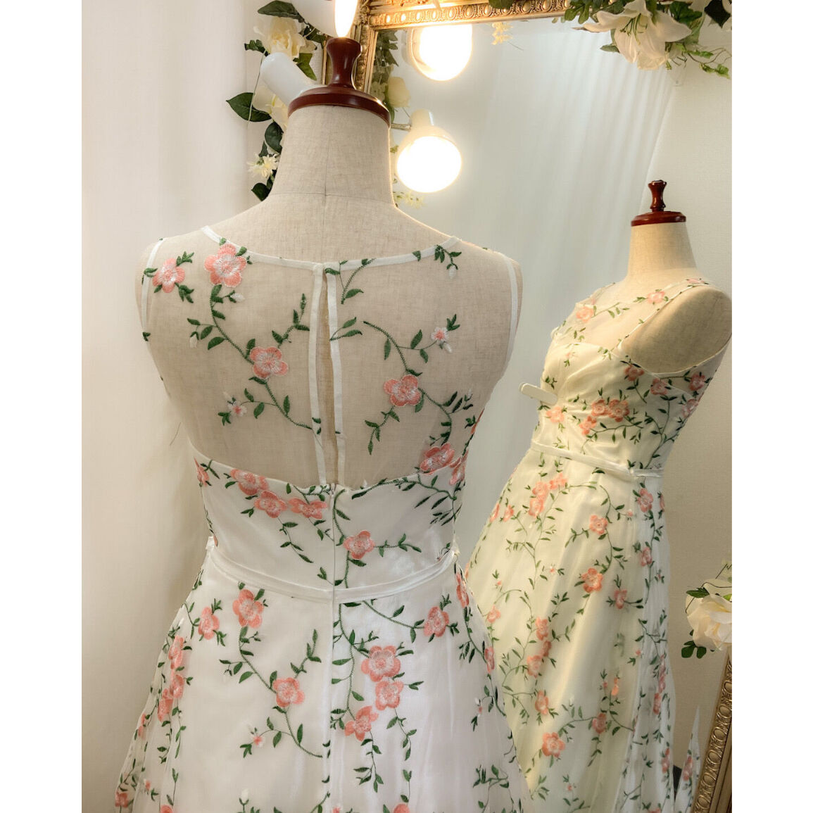 マルチカラー 花柄刺繍ドレス ホワイト | Sharon Style Online マルチカラー 花柄刺繍ドレス ホワイト | Sharon Style Online