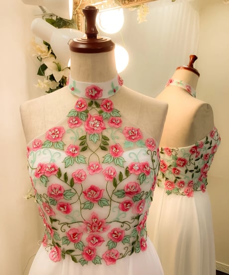 フラワー刺繍 ホルターネックドレス　ホワイト