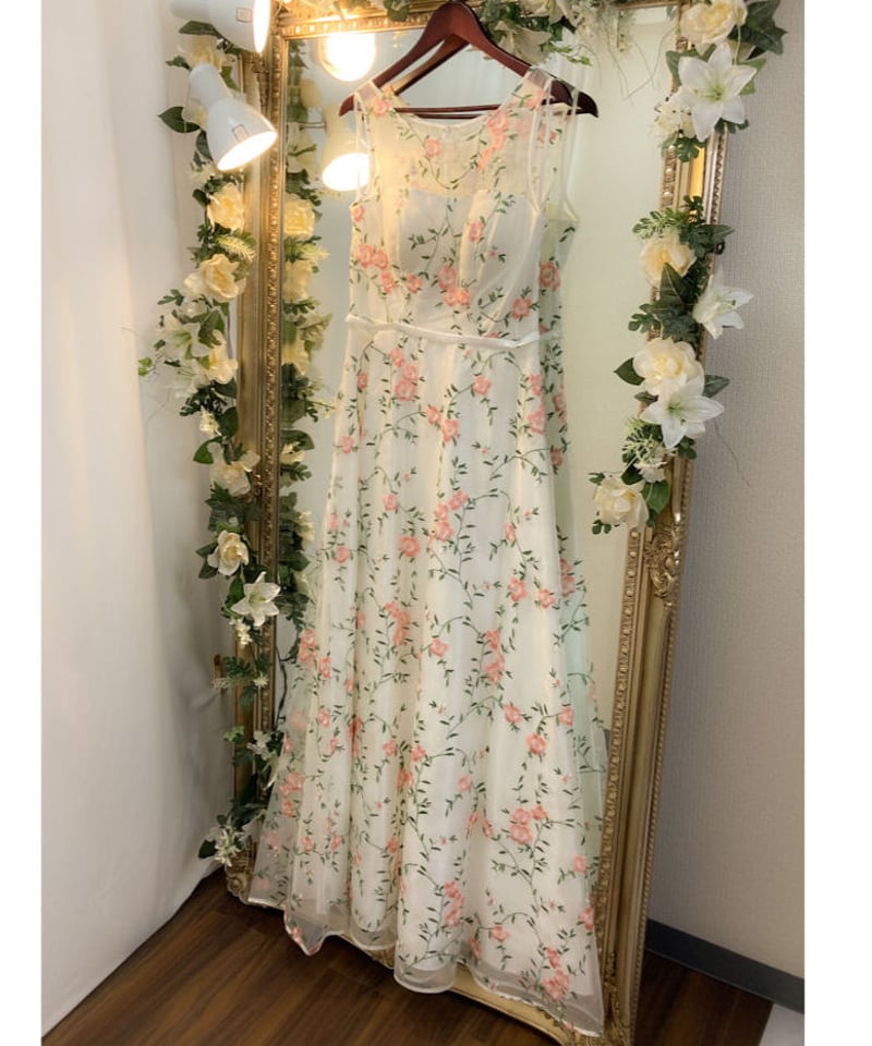マルチカラー 花柄刺繍ドレス ホワイト | Sharon Style Online マルチカラー 花柄刺繍ドレス ホワイト | Sharon Style Online
