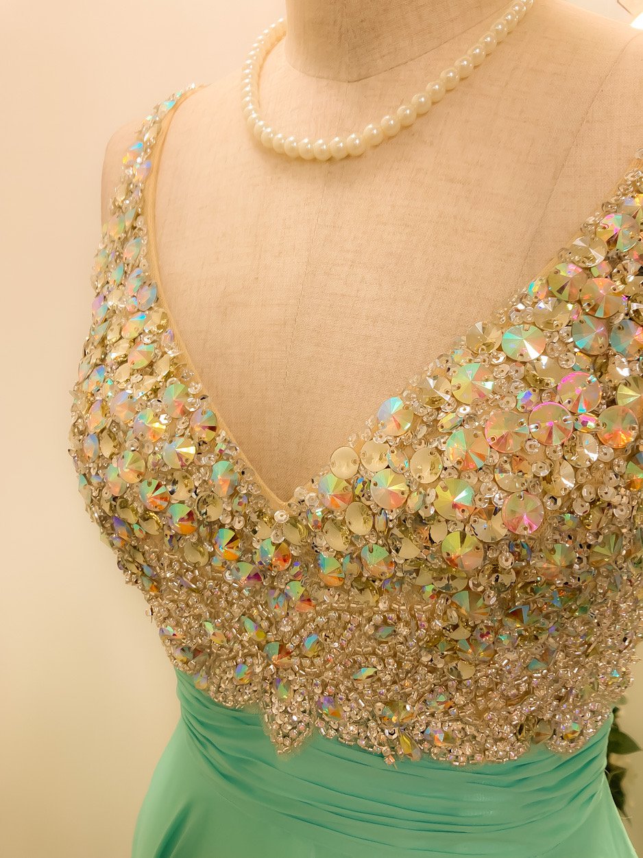 【新品】Glossy ミントグリーン Vネックドレス ビジュー Vネック シフォンドレス ミントグリーン | Sharon