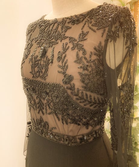 ベルスリーブ ビジュー刺繍Aラインドレス　ブラック　Mサイズ
