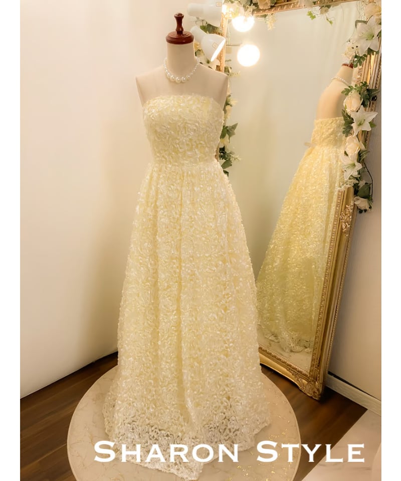 イエローチュールドレス イエローチュールドレス。胸元には白の小さなお花がたくさん