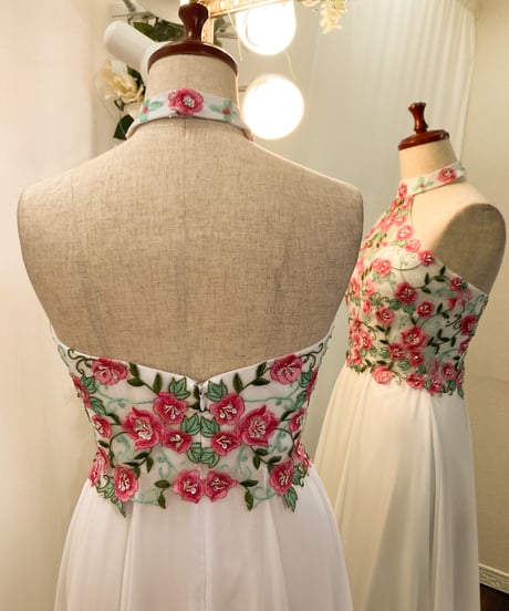 フラワー刺繍 ホルターネックドレス　ホワイト