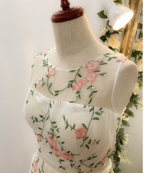マルチカラー 花柄刺繍ドレス　ホワイト