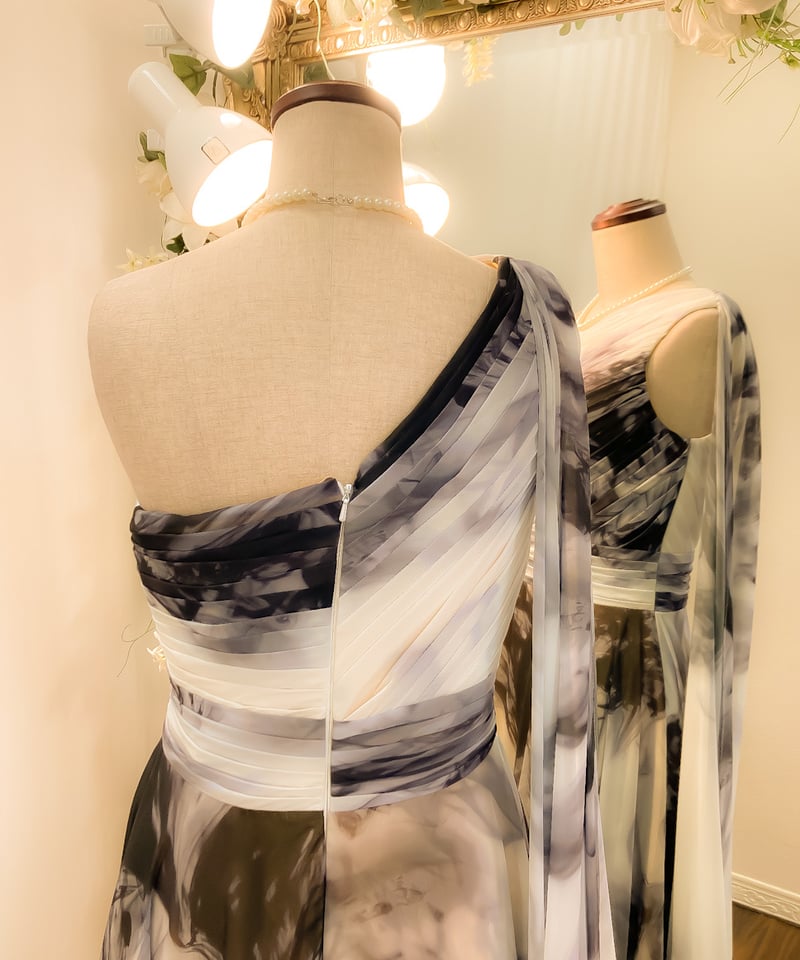 インクフローデザインワンショルダードレス ホワイト | Sharon