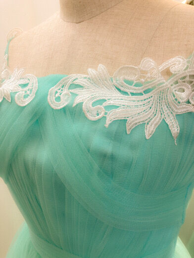 チャコット　ロイヤルダンスミントグリーン オフショルダードレスM チャコット ロイヤルダンスミントグリーン オフショルダードレス