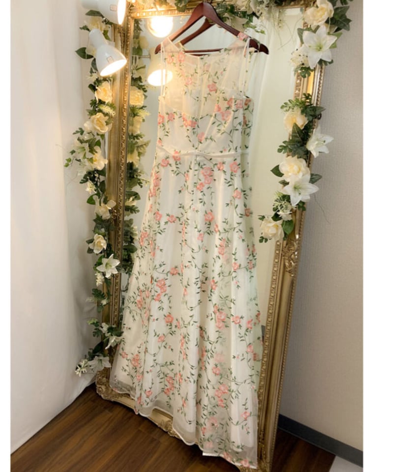 マルチカラー 花柄刺繍ドレス ホワイト | Sharon Style Online マルチカラー 花柄刺繍ドレス ホワイト | Sharon Style Online