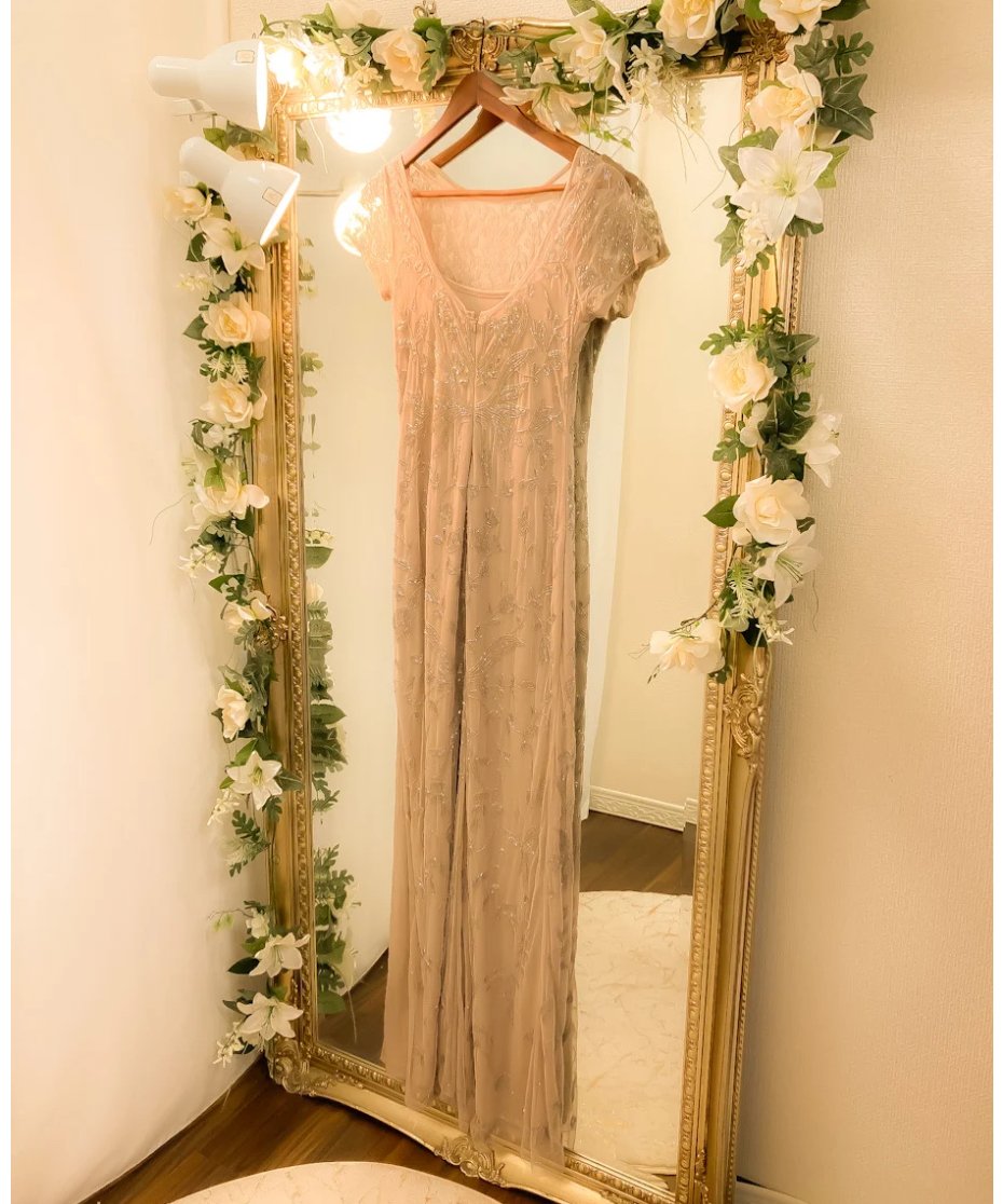 エレガントなピンクビーズ刺繍マーメイドドレス きめ細やかなレースデザインとビーズ刺繍がお姫様感を演出して