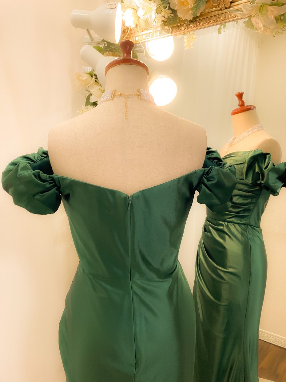 【SOLACE LONDON】Florisサテントリムのオフショルダーガウン シルクライクサテンオフショルダードレス エバーグリーン