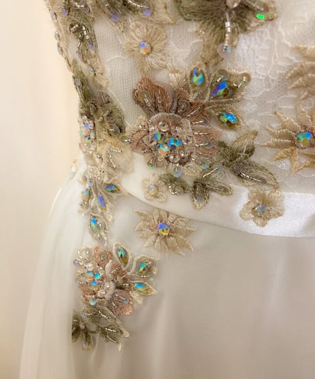 アンティーク風花柄刺繍 アップリケ シフォンドレス　ホワイト