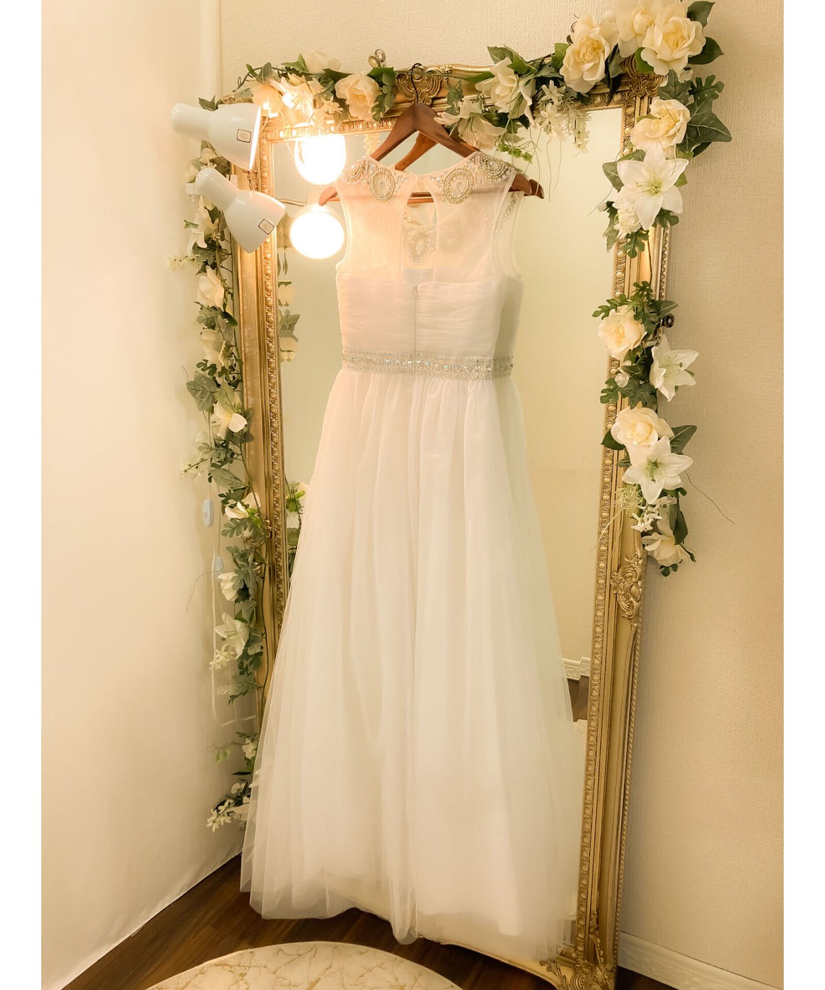 S59: ayumamaページ ビジュー付き白花フリルベストホワイト S59: ayumamaページ ビジュー付き白花フリルベストホワイト