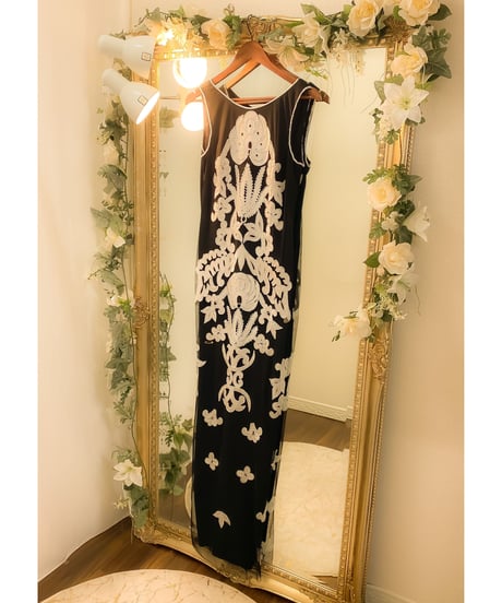 ADRIANNA PAPELL スタイリッシュスレンダードレス　ブラック　MLサイズ