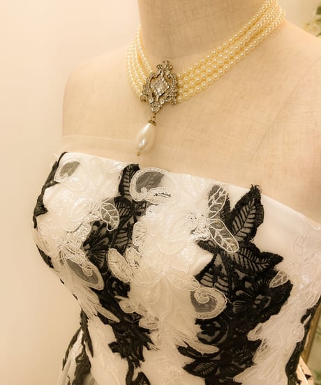 モノトーン刺繍ニュアンスチュールドレス　ホワイト×ブラック