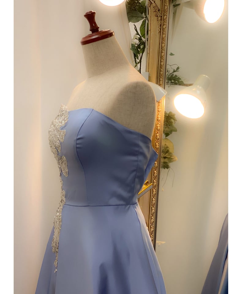 ホワイト刺繍アップリケ サテンベアトップドレス ラベンダー ホワイト刺繍アップリケ サテンベアトップドレス ラベンダー