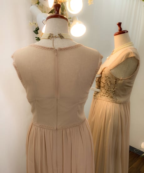 ADRIANNA PAPELL ペンタゴンネック シースルースリーブドレス　ベージュ