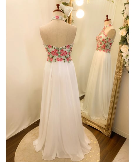 フラワー刺繍 ホルターネックドレス　ホワイト