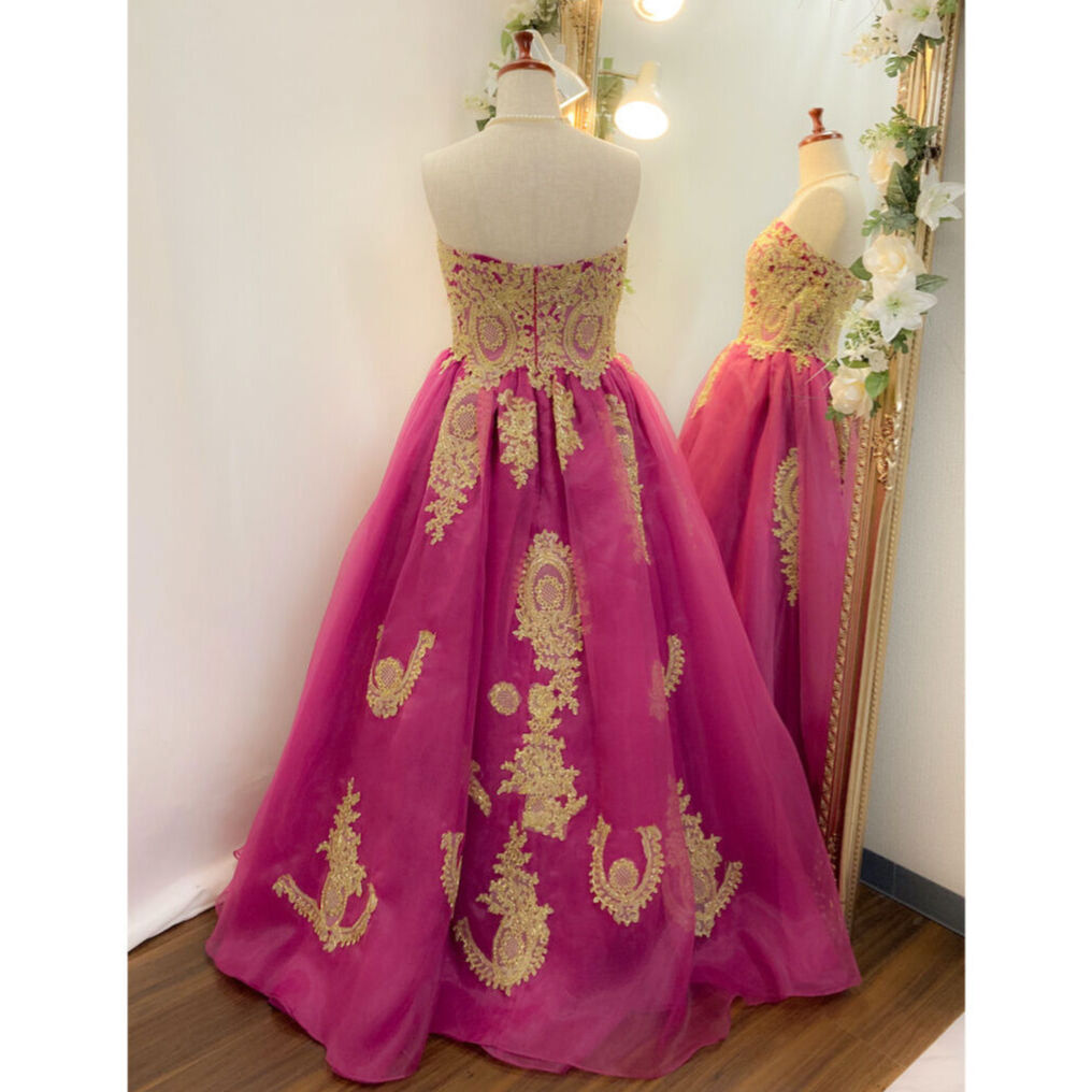 【BCBGMAXAZRIA】関税込★ベア刺繍ガウンドレス ゴールド刺繍アップリケ ベアトップボリュームドレス ラズベリー