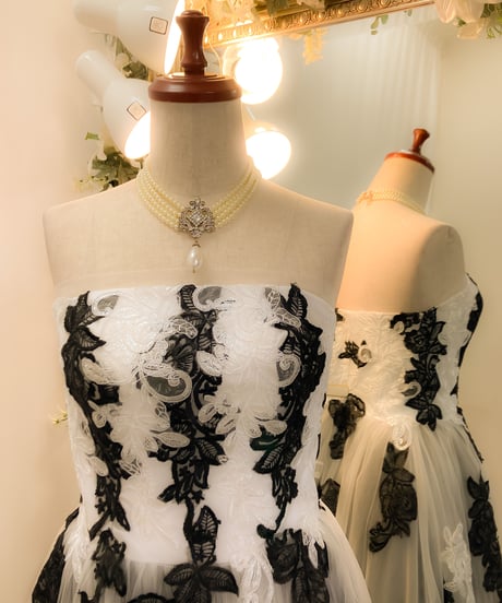 モノトーン刺繍ニュアンスチュールドレス　ホワイト×ブラック