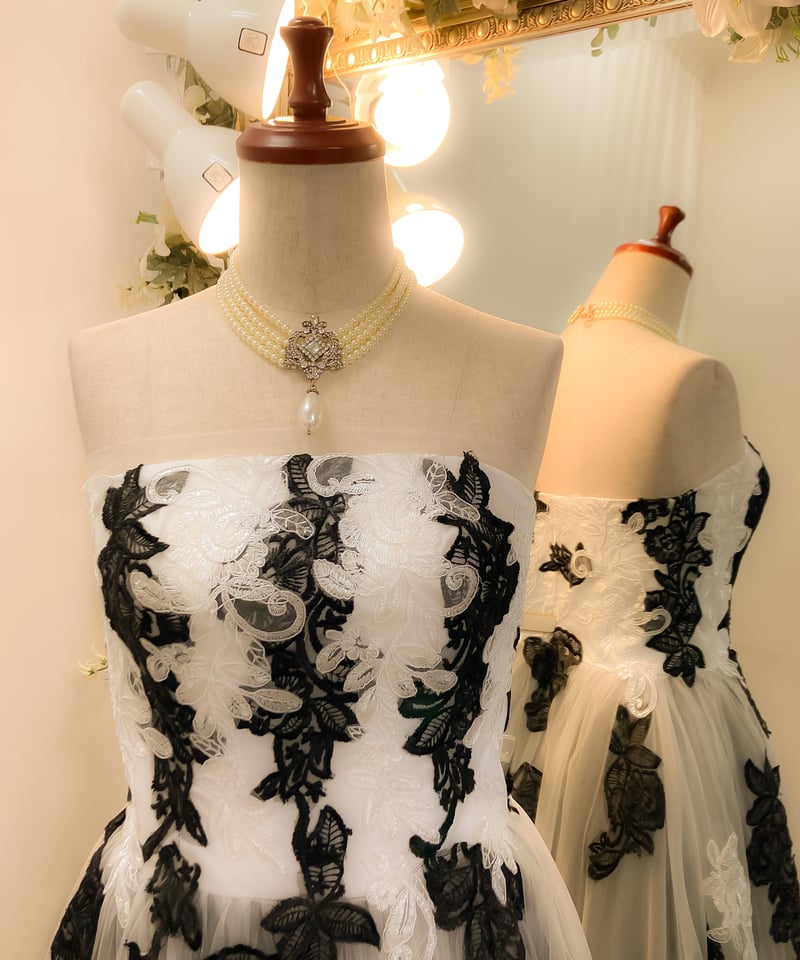 モノトーン刺繍ニュアンスチュールドレス ホワイト×ブラック